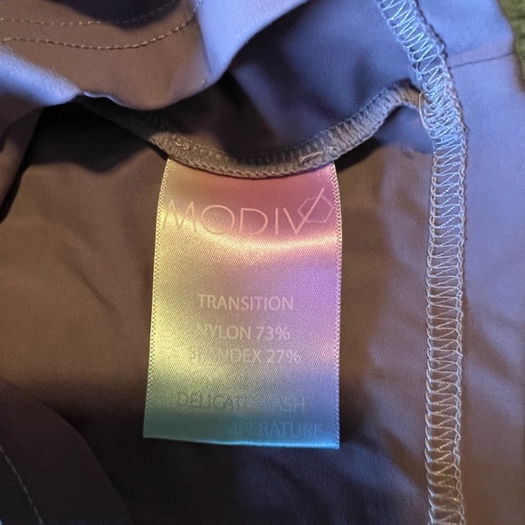 Modiv Transition Crop Tank - Picture 4 of 4